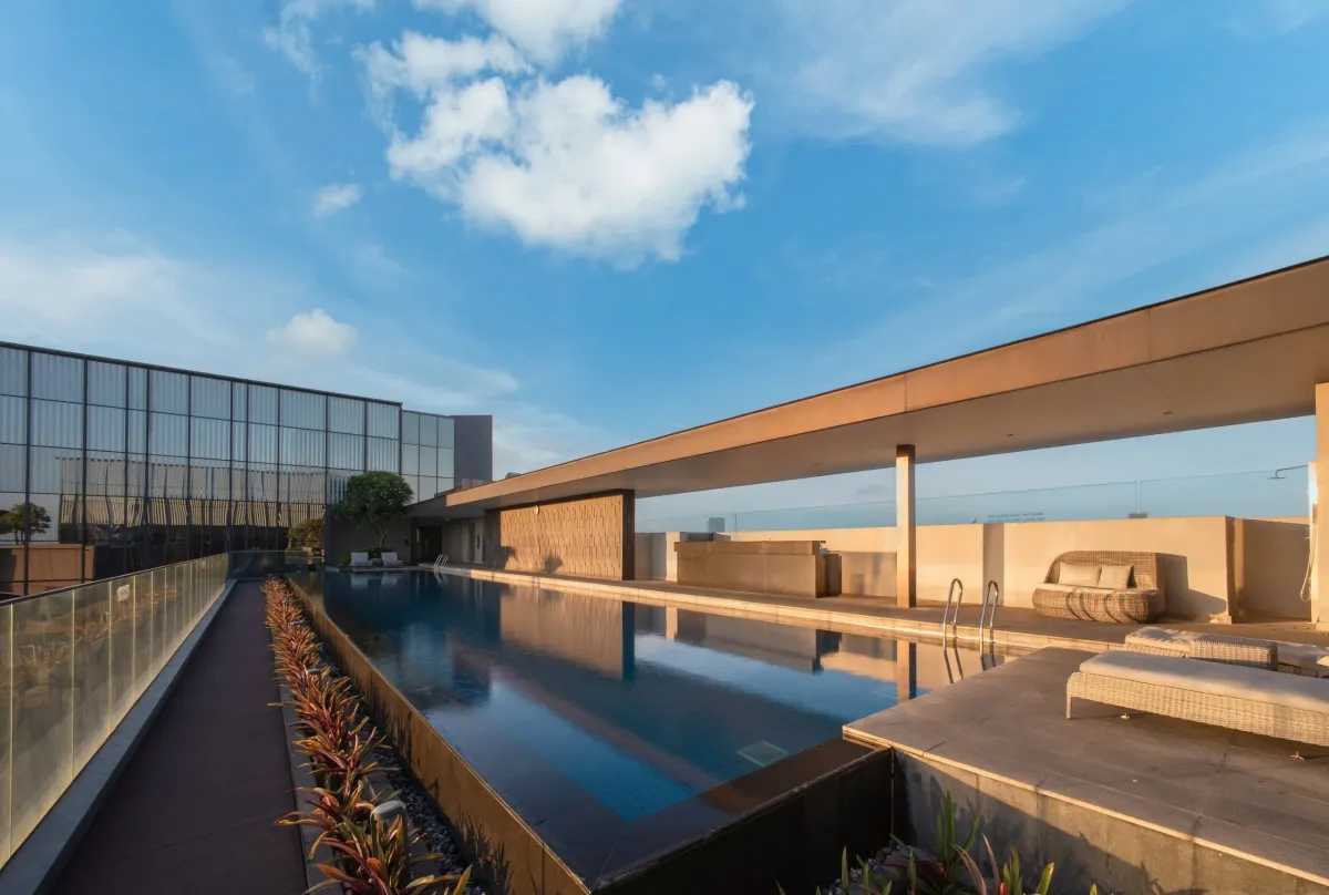 Tiện ích sky pool tại tầng 25 dự án The Marq Quận 1