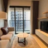 Phòng khách sofa và ban công căn hộ 2PN The MarQ B.1x.06 full nội thất